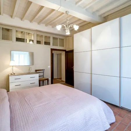 Il Tulipano Apartment *
